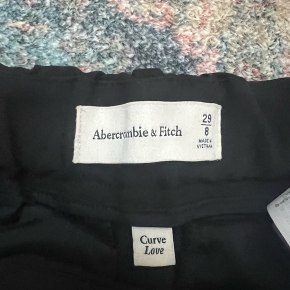 Curve Love A&F Sloane Tailored Short - Picture 2 of 3